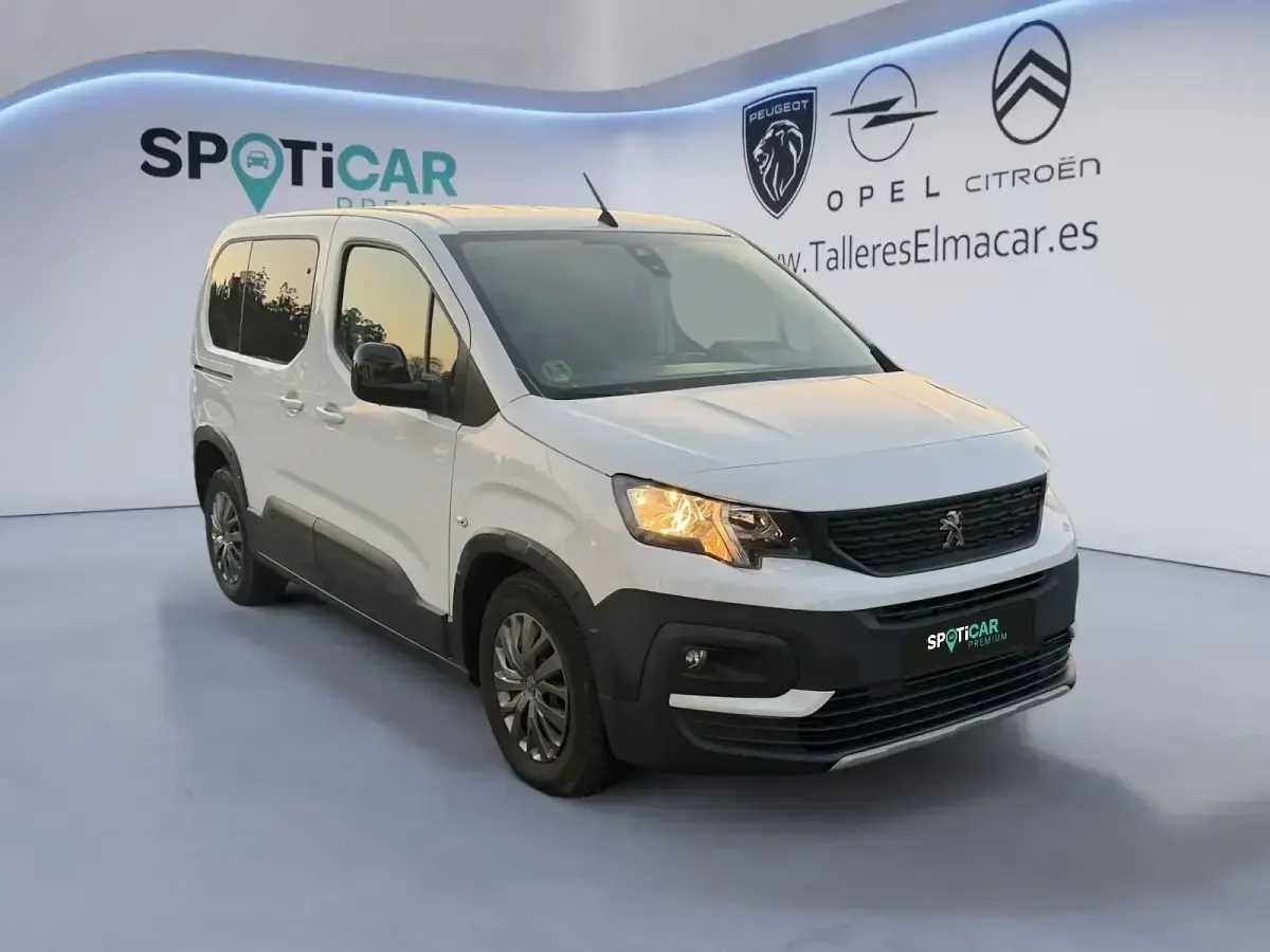 Usado Peugeot Rifter Active 100 CV (73 kW) 2022 Blanco Monovolumen