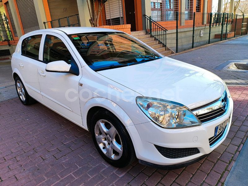 Blanco Usado 2007 Opel Astra Enjoy Berlina | 3500 € (Buen precio) - Imagen 1/4