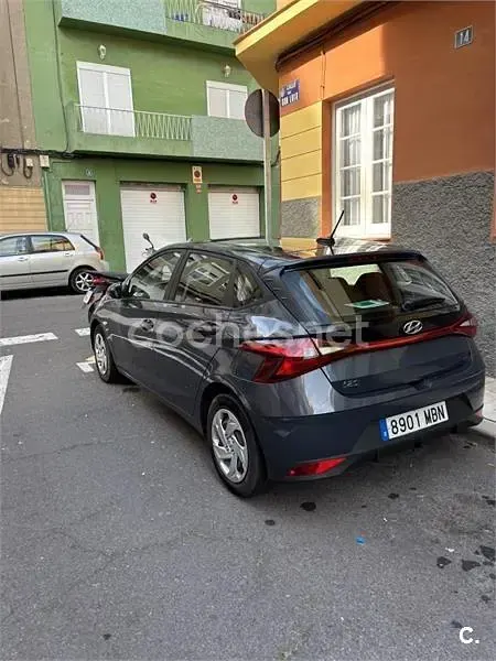 Usado Hyundai i20 84 CV (61 kW) 2022 Gris / plata Utilitario