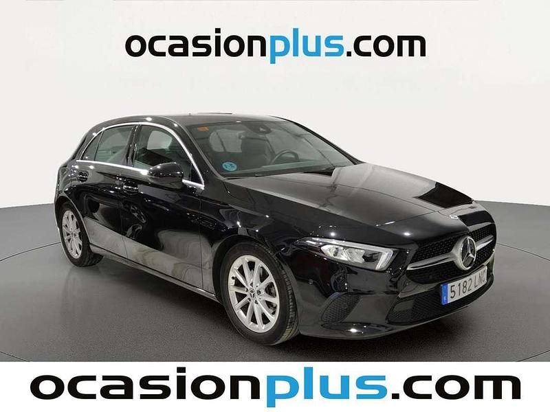 Usado Mercedes A180 116 CV (85 kW) 2021 Negro Utilitario