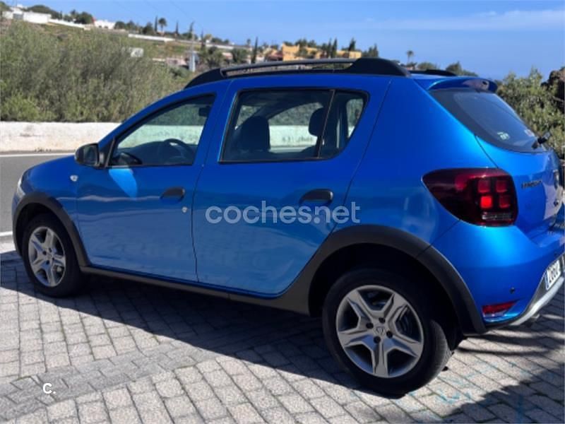 Usado Dacia Sandero Stepway 90 CV (66 kW) 2016 Azul Berlina