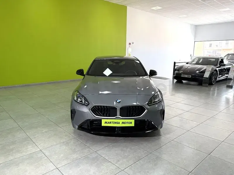 Usado BMW 120 Sport Line 163 CV (119 kW) 2025 Gris / plata Utilitario