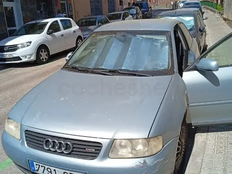 Usado Audi A3 Ambition 102 CV (75 kW) 2002 Azul Utilitario