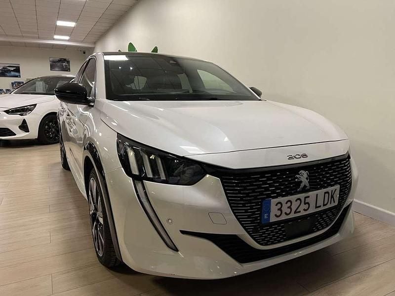Usado Peugeot 208 GT-line 102 CV (75 kW) 2019 Blanco Utilitario