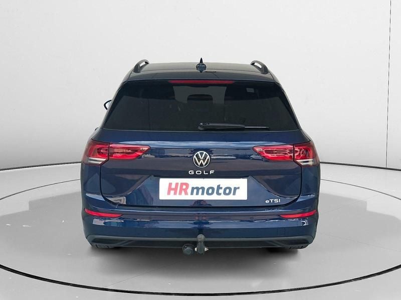 Usado VW Golf VIII Life 110 CV (80 kW) 2021 Azul Familiar