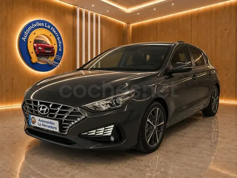 Usado Hyundai i30 N Line 120 CV (88 kW) 2023 Negro Familiar