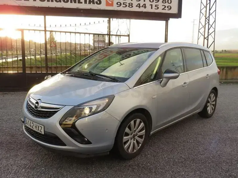 Używany Opel Zafira Family 125 KM (91 kW) 2014 Niebieski Minivan