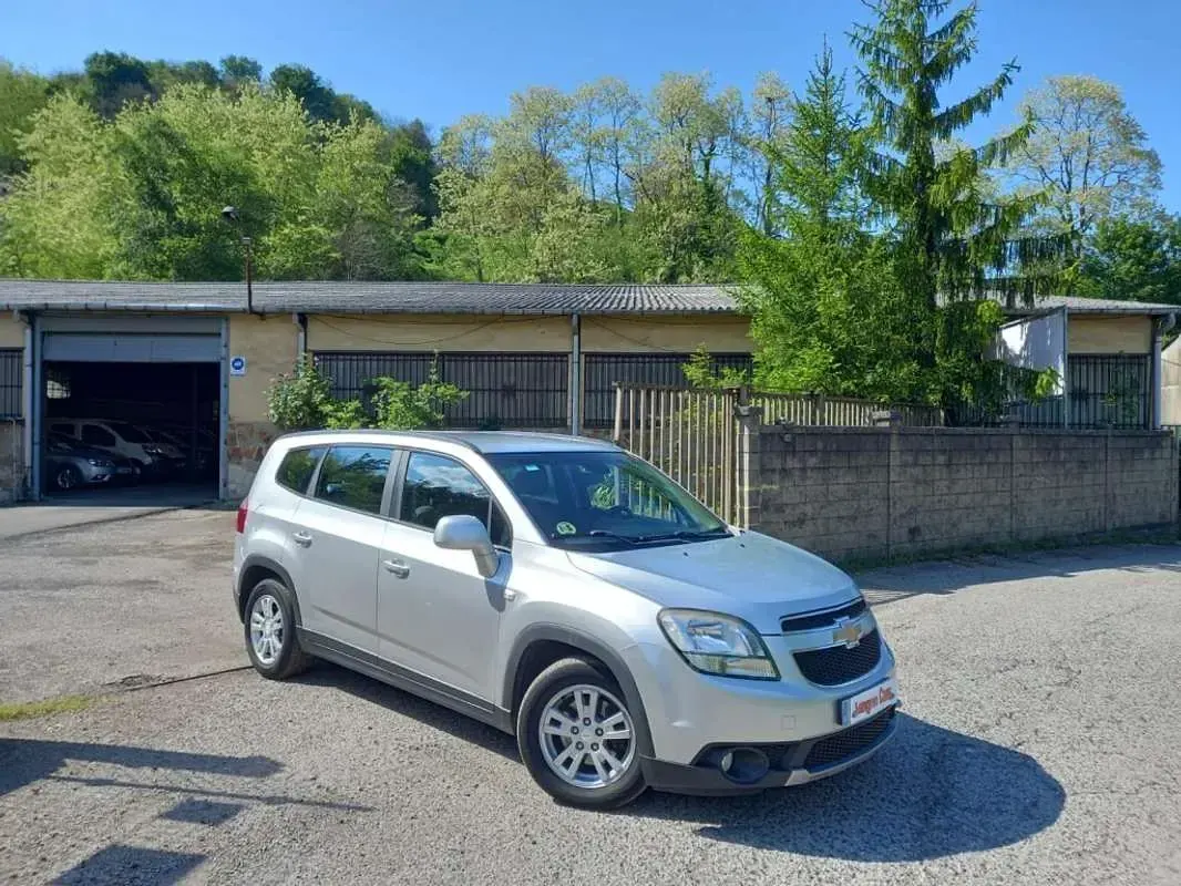 Usado Chevrolet Orlando LT 131 CV (96 kW) 2013 Gris Monovolumen
