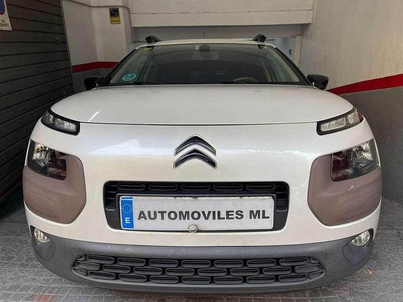 Usado Citroën C4 Cactus Shine 99 CV (72 kW) 2016 Blanco Utilitario