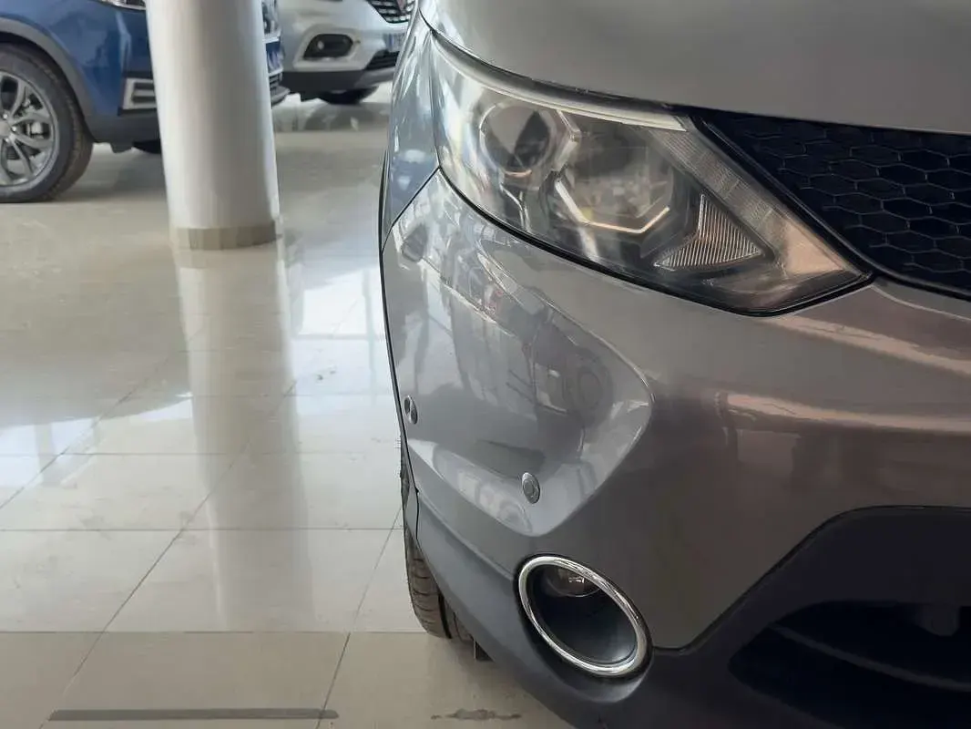 Usado Nissan Qashqai S 131 CV (96 kW) 2014 Gris / plata SUV
