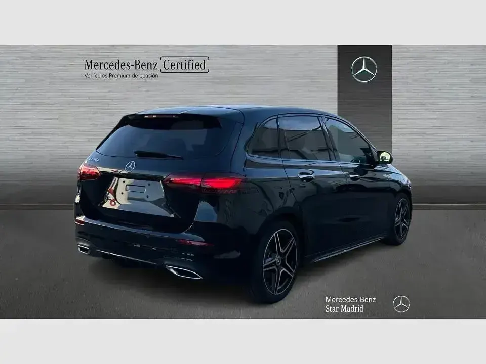 Usado Mercedes B200 AMG line 150 CV (110 kW) 2025 Negro Utilitario