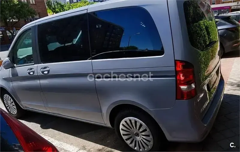 Usado Mercedes V220 163 CV (119 kW) 2025 Gris / plata Monovolumen