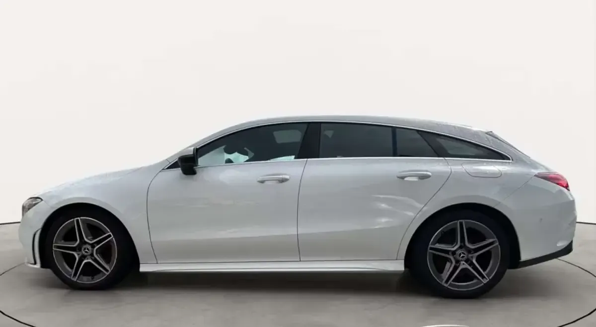 Usado Mercedes CLA200 Shooting Brake 150 CV (110 kW) 2020 Blanco Familiar