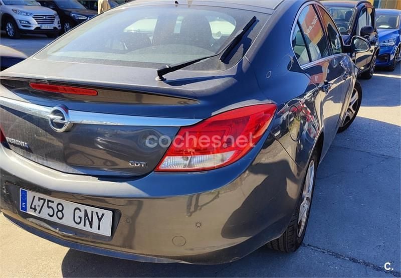 Usado Opel Insignia Essentia 130 CV (95 kW) 2009 Negro Berlina