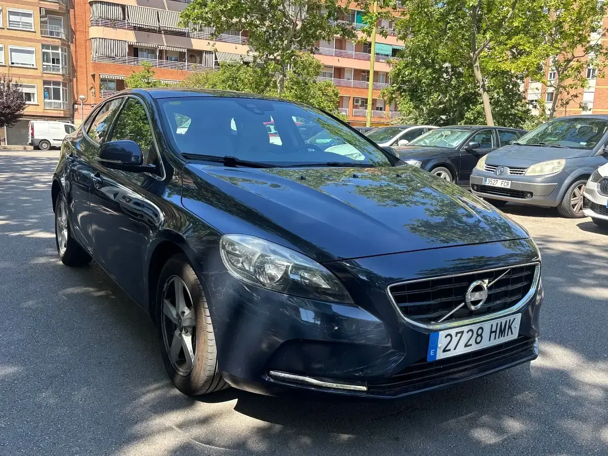 Usado Volvo V40 Kinetic 150 CV (110 kW) 2012 Azul Utilitario