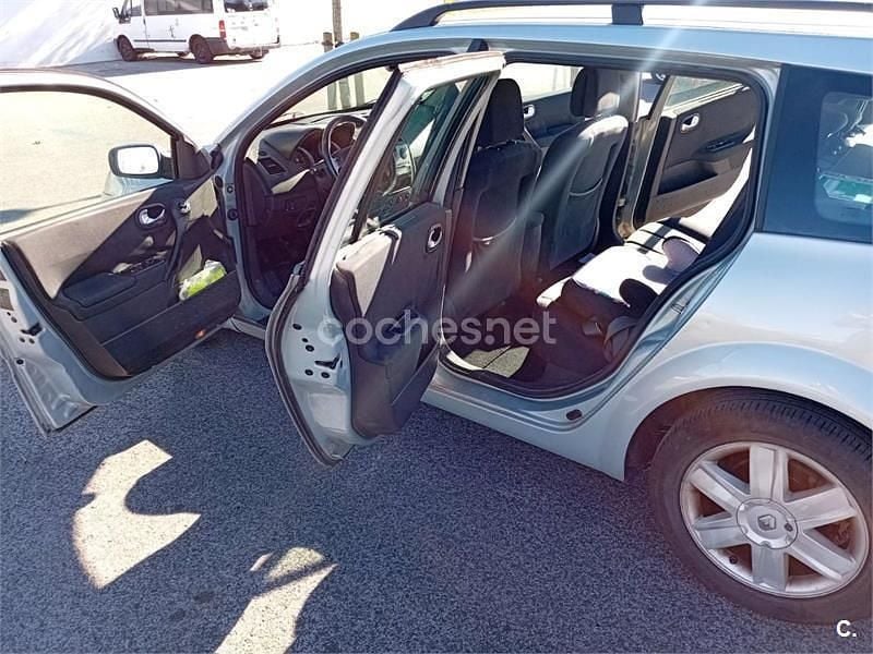 Usado Renault Mégane GrandTour Dynamique 120 CV (88 kW) 2003 Gris / plata Familiar