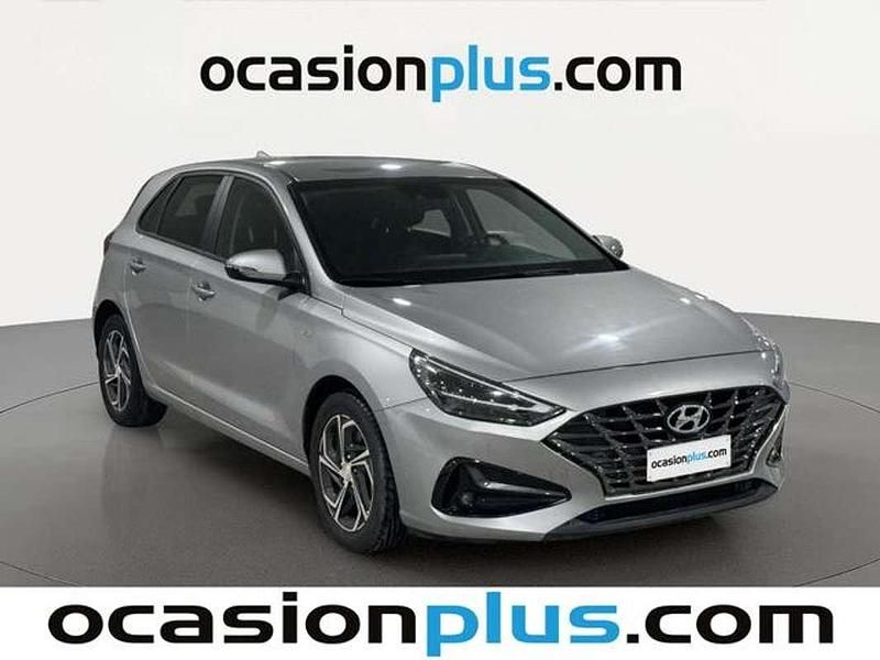 Usado Hyundai i30 120 CV (88 kW) 2022 Plateado Utilitario