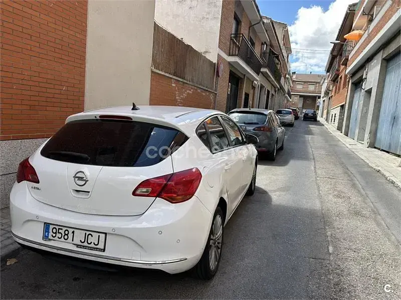 Usado Opel Astra Selective 110 CV (80 kW) 2015 Blanco Berlina