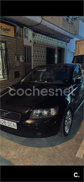 Usado Volvo S40 Kinetic 136 CV (100 kW) 2004 Negro Berlina