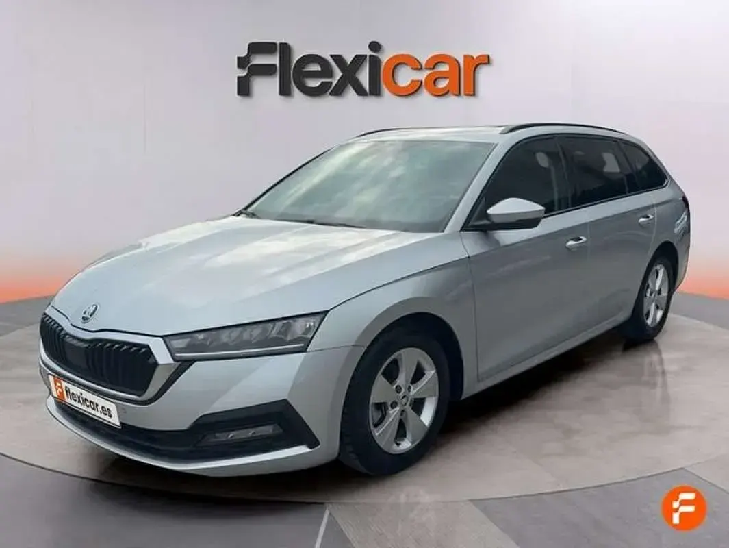 Usado Skoda Octavia Ambition 150 CV (110 kW) 2022 Gris Utilitario