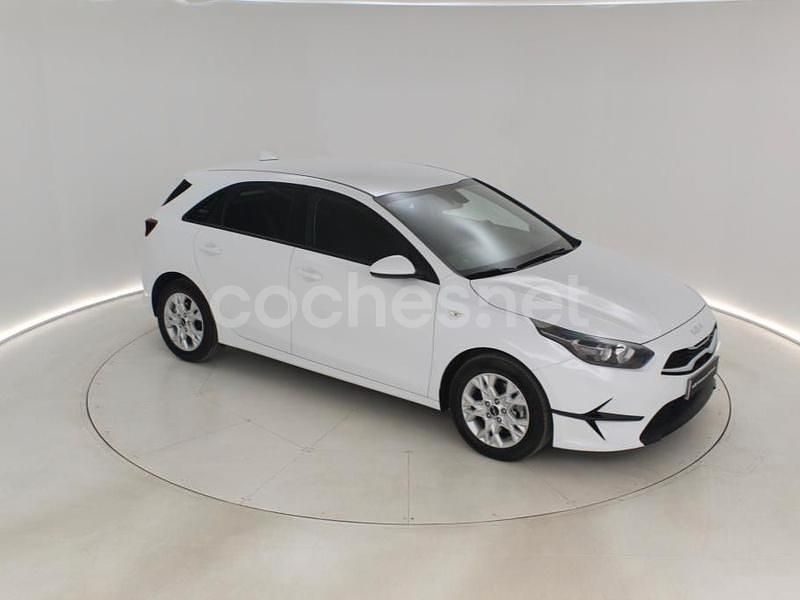 Usado Kia Ceed 100 CV (73 kW) 2025 Blanco Utilitario