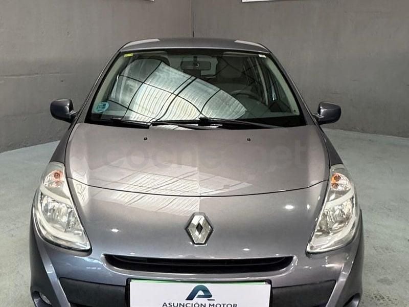 Usado Renault Clio II Authentique 75 CV (55 kW) 2009 Gris / plata Berlina