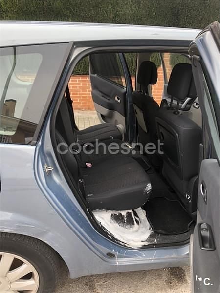 Usado Renault Scénic II Dynamique 130 CV (95 kW) 2007 Gris / plata Monovolumen