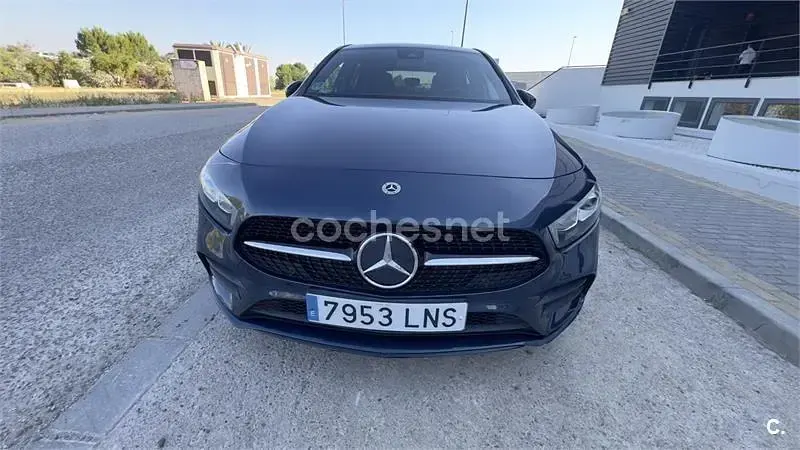 Usado Mercedes A180 116 CV (85 kW) 2021 Azul Berlina