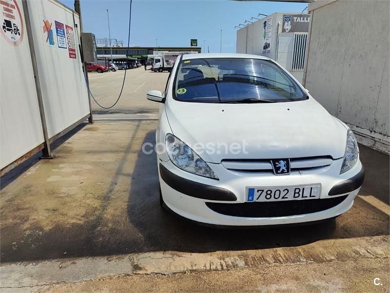 Usado Peugeot 307 110 CV (80 kW) 2001 Blanco Berlina