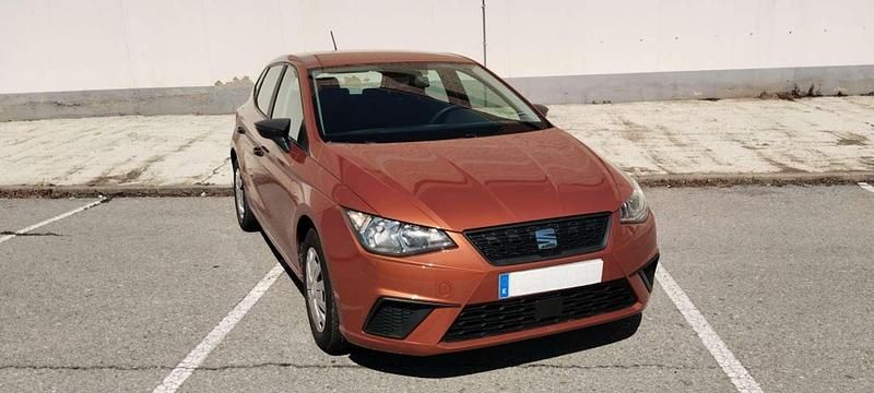 Usado Seat Ibiza Reference 95 CV (69 kW) 2019 Naranja Utilitario