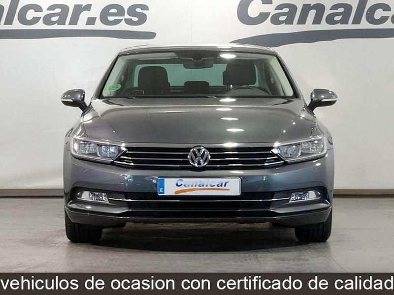 Usado VW Passat Advance 150 CV (110 kW) 2016 Gris Berlina