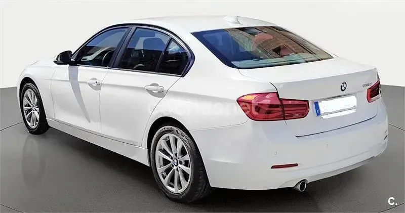 Usado BMW 318 150 CV (110 kW) 2019 Blanco Familiar