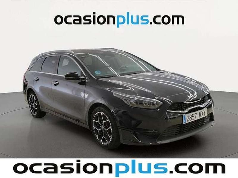 Usado Kia Ceed Style 101 CV (74 kW) 2025 Negro Utilitario