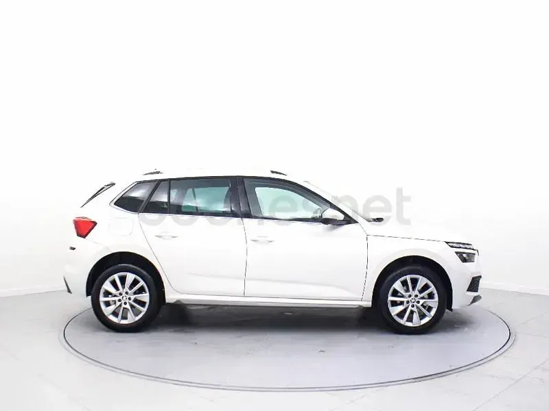 Usado Skoda Kamiq Style 110 CV (80 kW) 2022 Blanco SUV