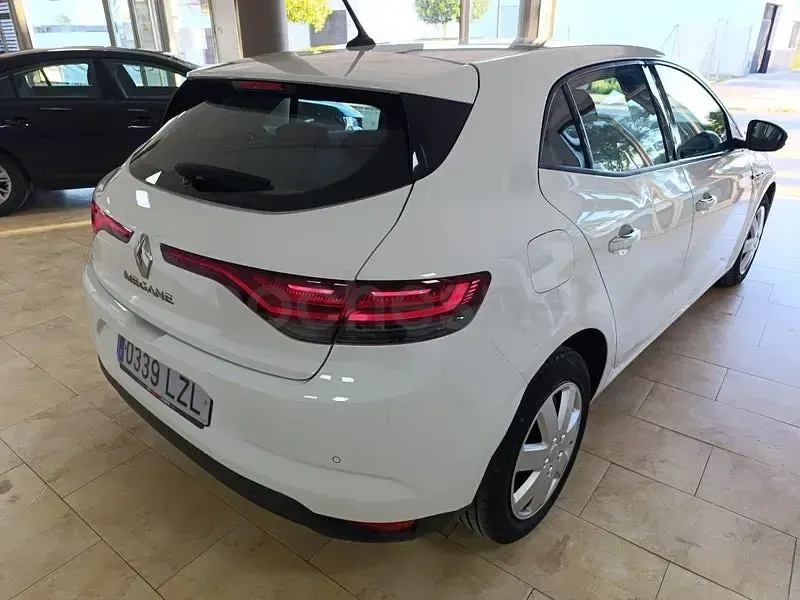 Begagnad Renault Mégane II Intens 115 HK (84 kW) 2022 Vit Sedan
