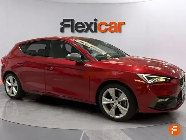 Usado Seat Leon FR 150 CV (110 kW) 2022 Rojo Familiar