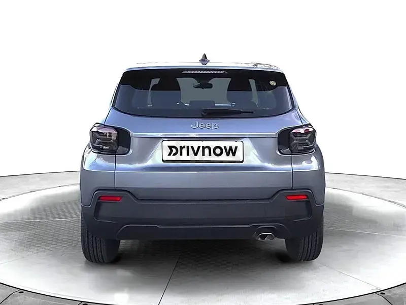Usado Jeep Avenger Longitude 100 CV (73 kW) 2023 Gris / plata SUV