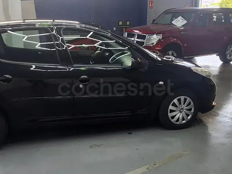 Usado Peugeot 206+ 70 CV (51 kW) 2012 Negro Utilitario