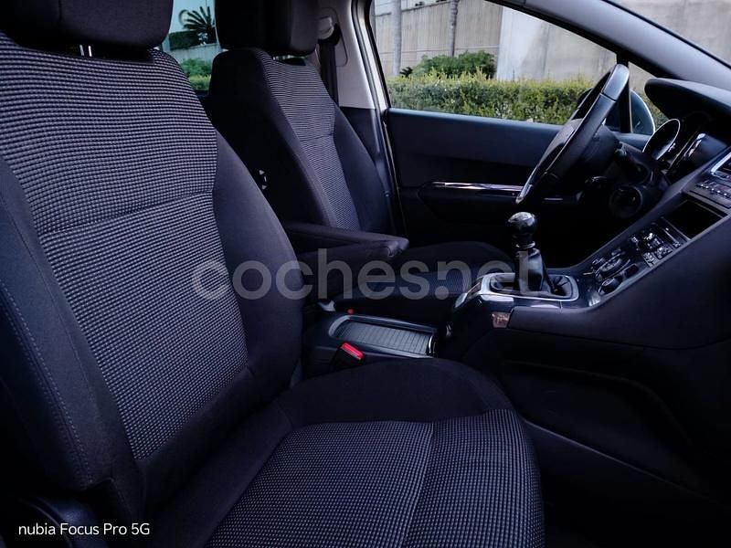 Usado Peugeot 5008 Sport 150 CV (110 kW) 2010 Marrón Monovolumen
