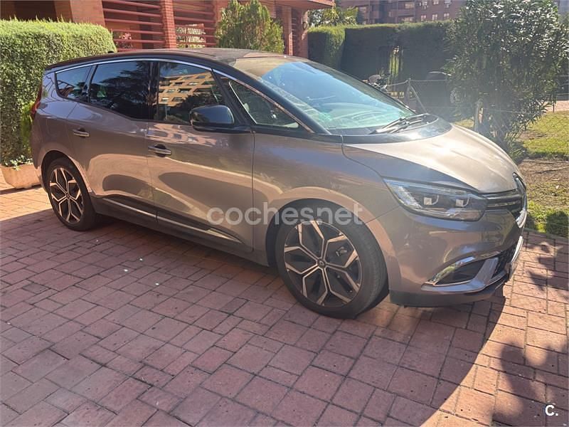Usado Renault Grand Scénic IV Zen 140 CV (102 kW) 2021 Gris / plata Monovolumen