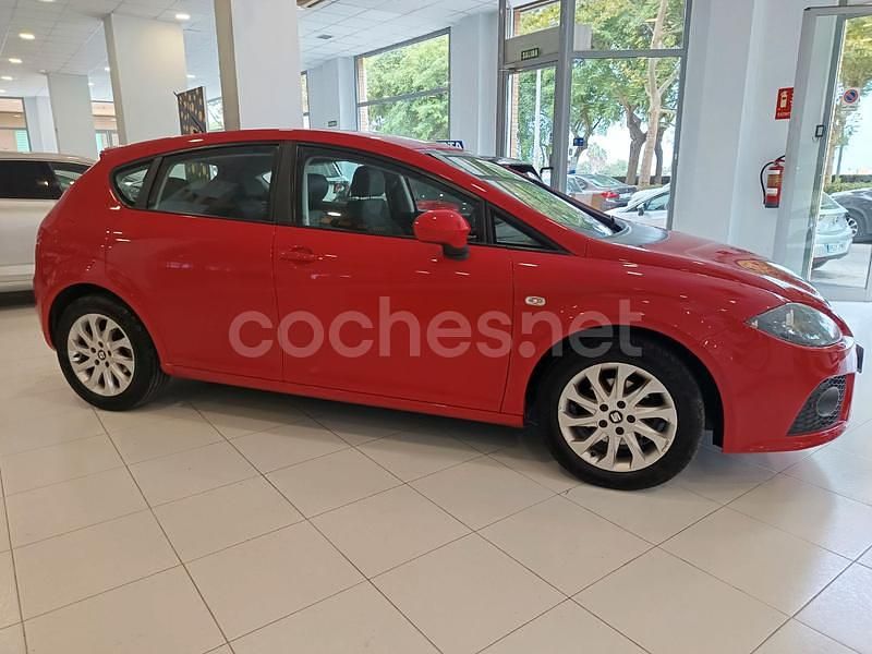 Usado Seat Leon Style 105 CV (77 kW) 2010 Rojo Berlina