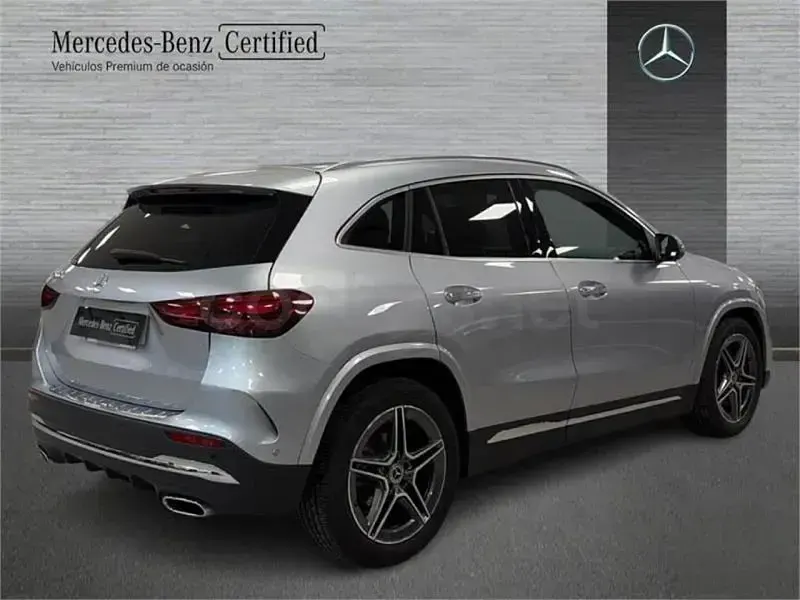 Usado Mercedes GLA200 150 CV (110 kW) 2025 Gris / plata SUV