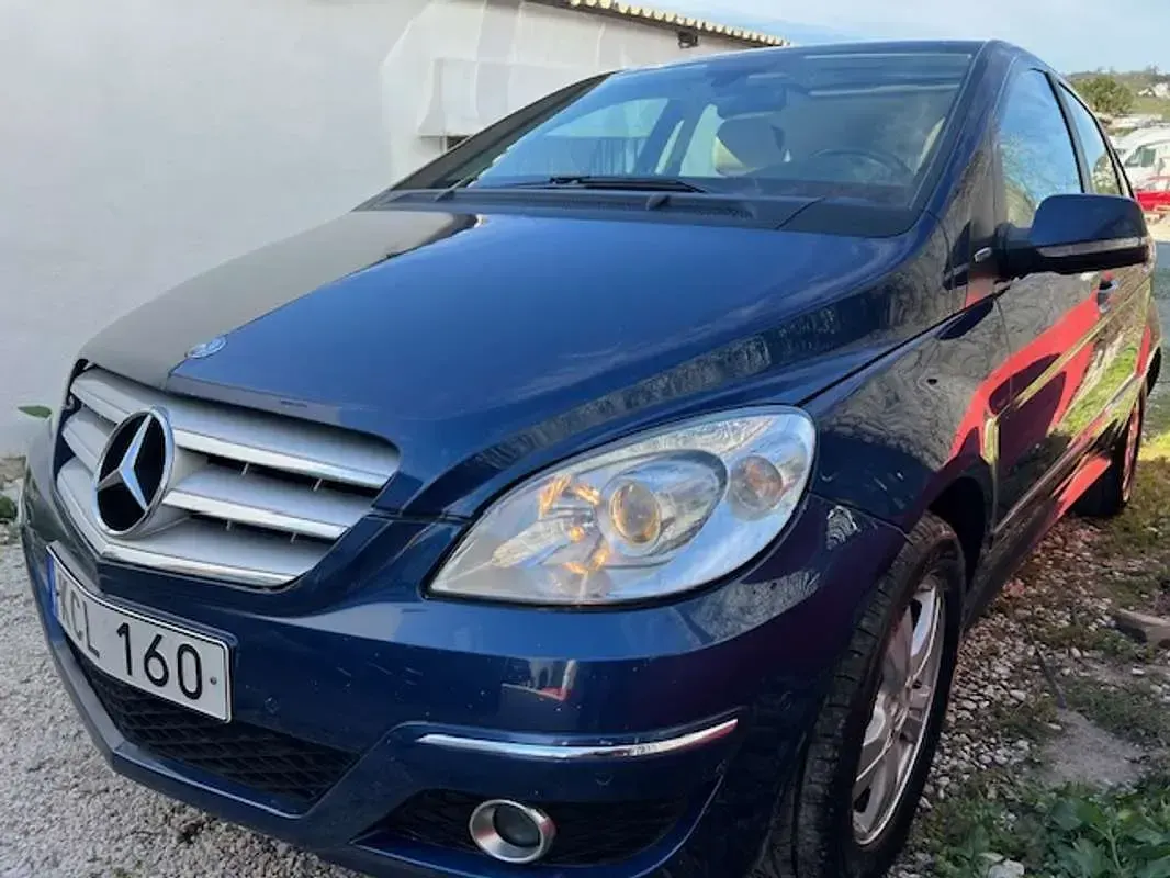 Usado Mercedes B180 116 CV (85 kW) 2009 Azul Monovolumen