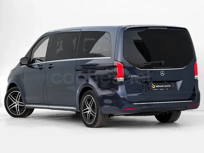 Usado Mercedes V300 Exclusive 239 CV (175 kW) 2024 Azul Monovolumen