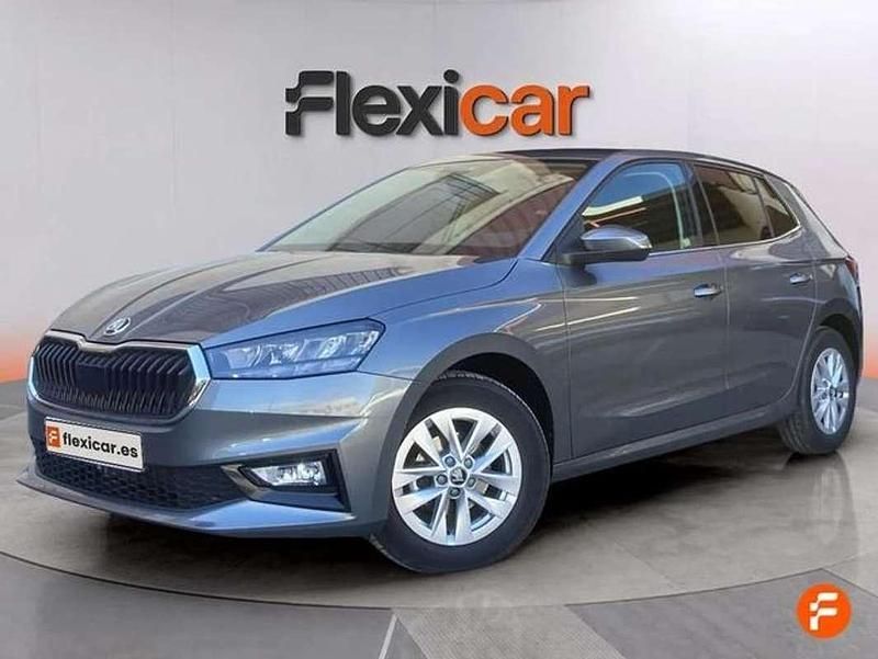Usado Skoda Fabia Selection 80 CV (58 kW) 2025 Gris Utilitario