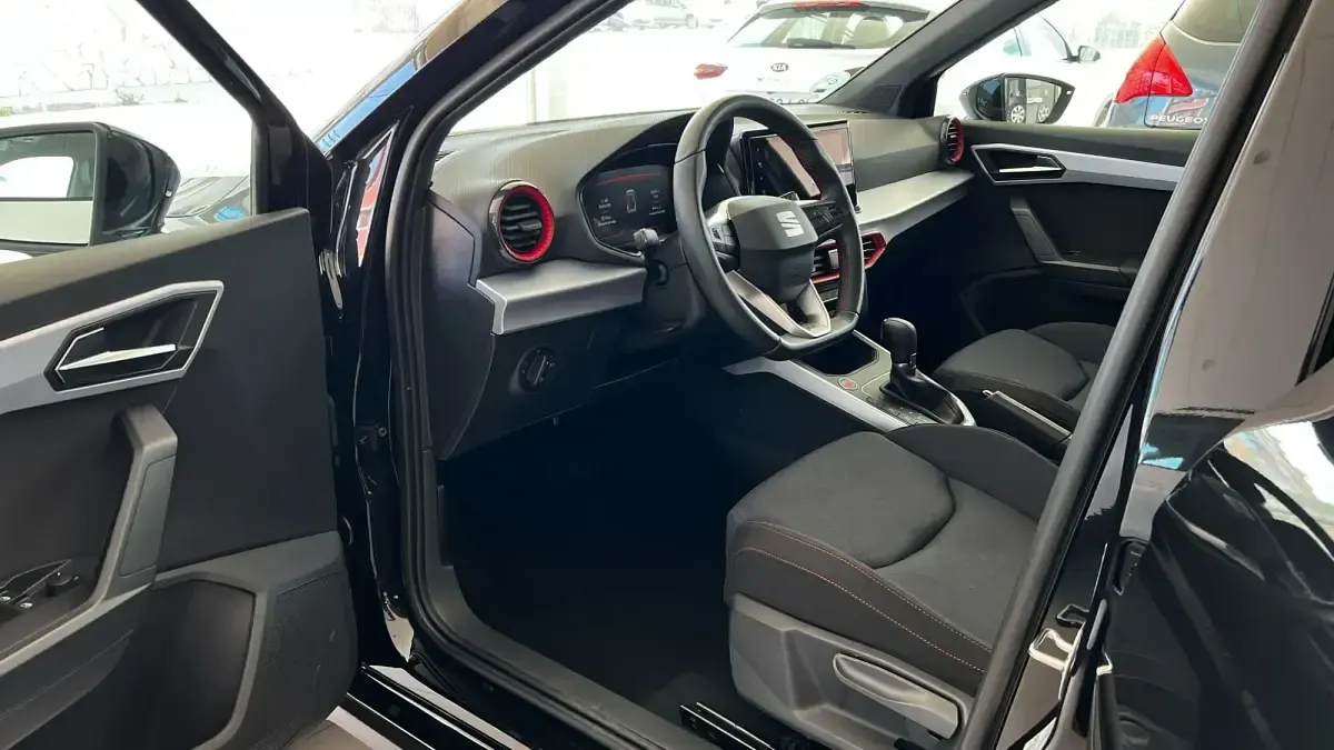 Usado Seat Arona Xperience 116 CV (85 kW) 2024 Negro SUV