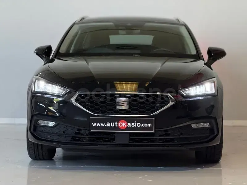 Usado Seat Leon Style 116 CV (85 kW) 2025 Negro Familiar