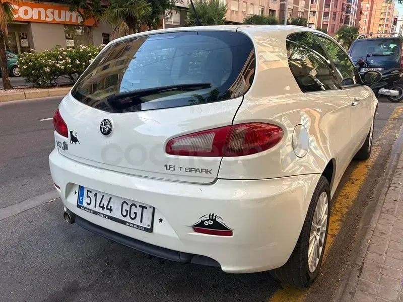 Usado Alfa Romeo 147 Distinctive 105 CV (77 kW) 2009 Blanco Utilitario