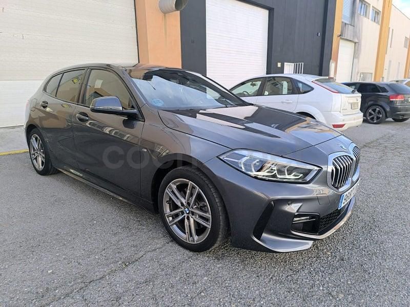 Usado BMW 118 Comfort Edition 150 CV (110 kW) 2021 Gris / plata Utilitario