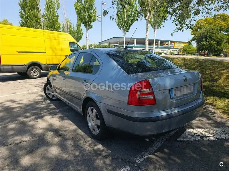 Usado Skoda Octavia 105 CV (77 kW) 2006 Azul Berlina